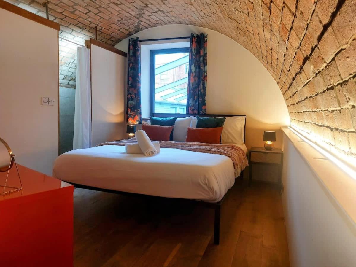 Converted Factory Loft Apartment Бристоль Екстер'єр фото