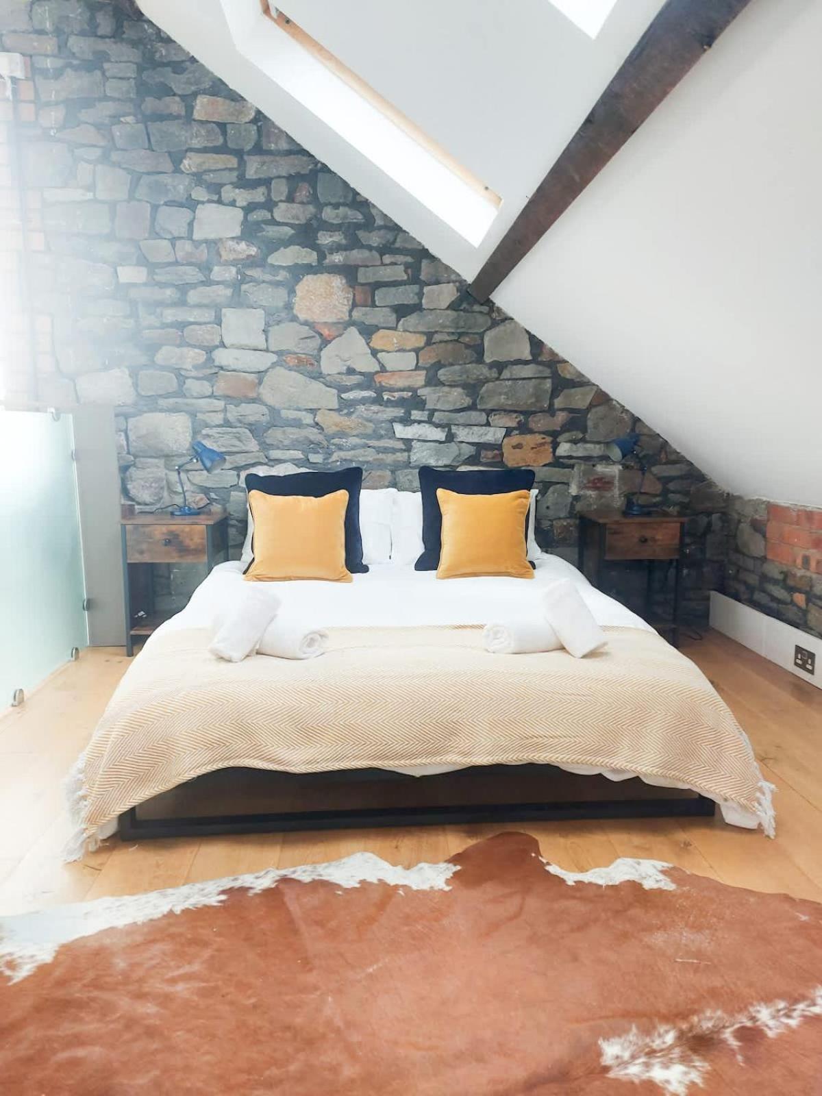 Converted Factory Loft Apartment Бристоль Екстер'єр фото