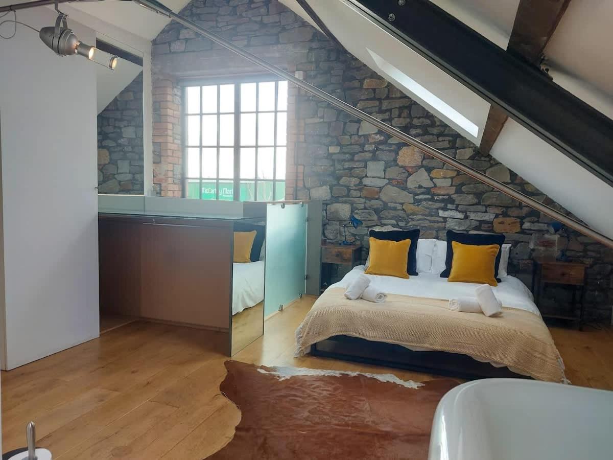 Converted Factory Loft Apartment Бристоль Екстер'єр фото