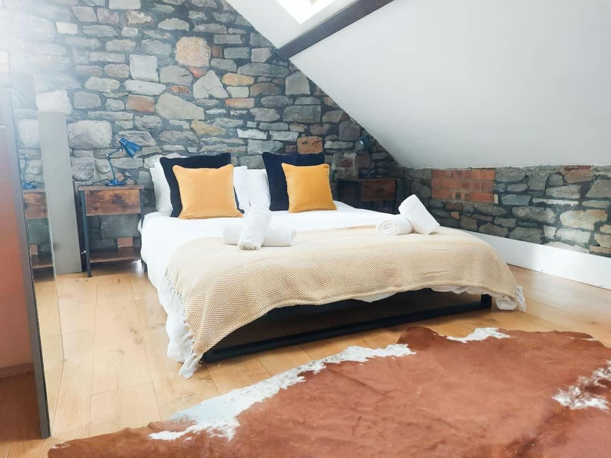 Converted Factory Loft Apartment Бристоль Екстер'єр фото
