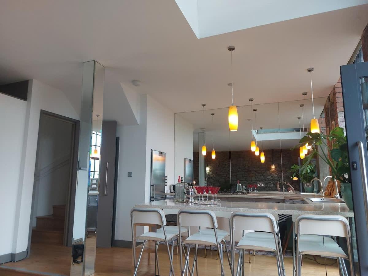 Converted Factory Loft Apartment Бристоль Екстер'єр фото