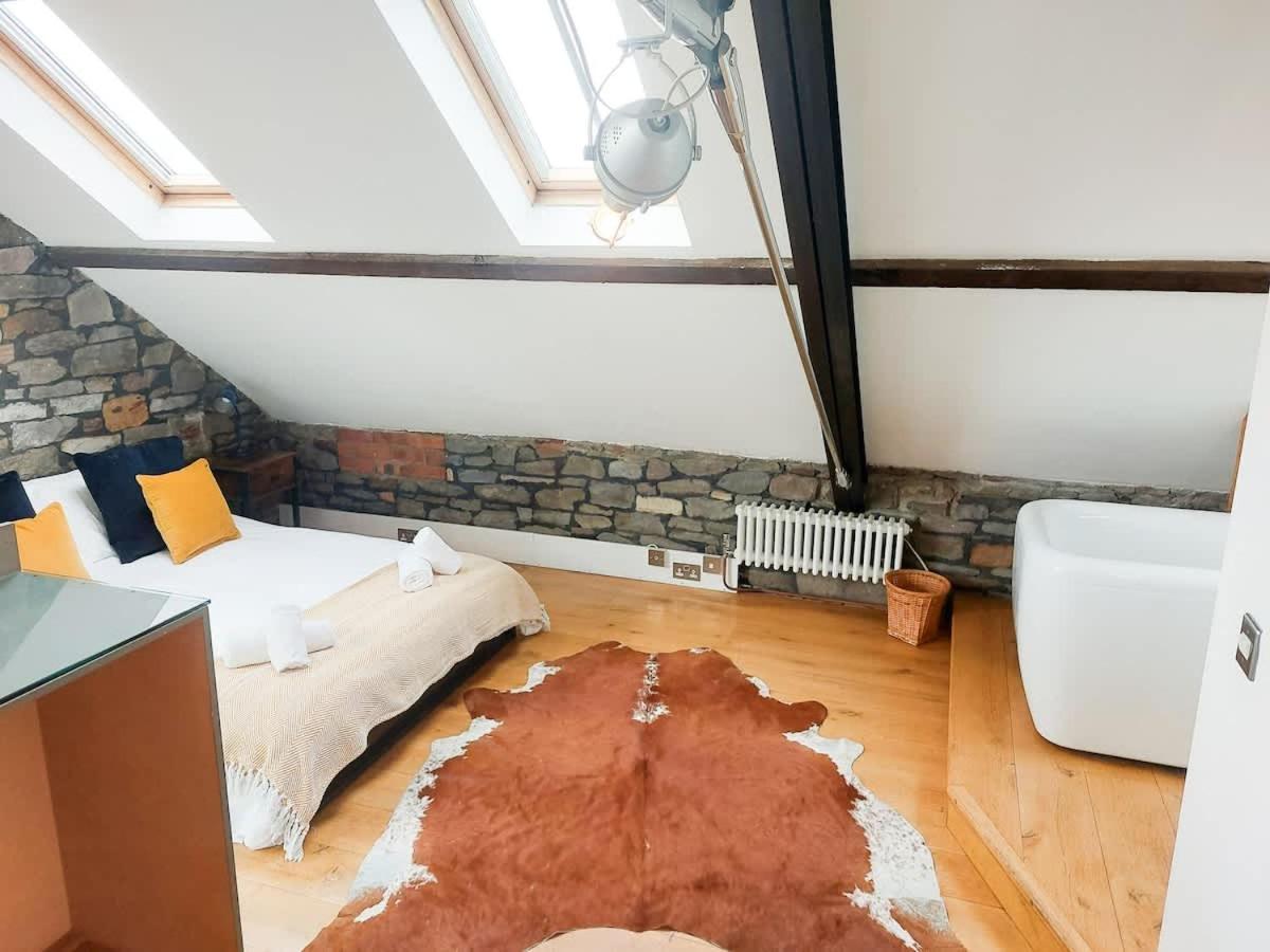 Converted Factory Loft Apartment Бристоль Екстер'єр фото